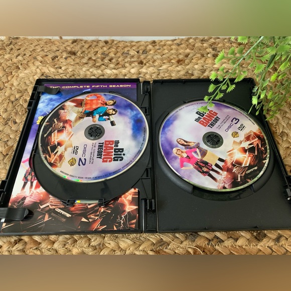 THE BIG BANG THEORY Season 5 DVD Box Set. EUC - Picture 4 of 6